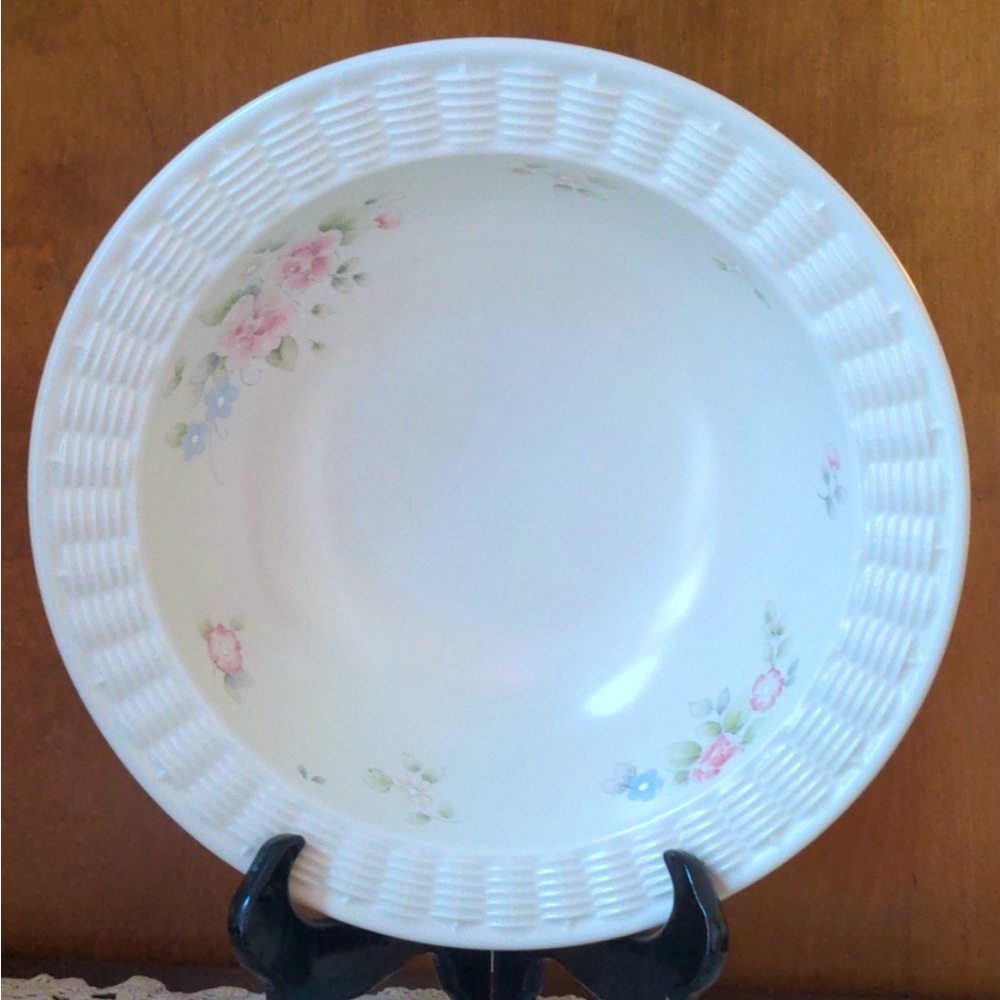 Vintage Pfaltzgraff Tea Rose Stoneware Basket Weave Serving Bowl. 11.5” diameter